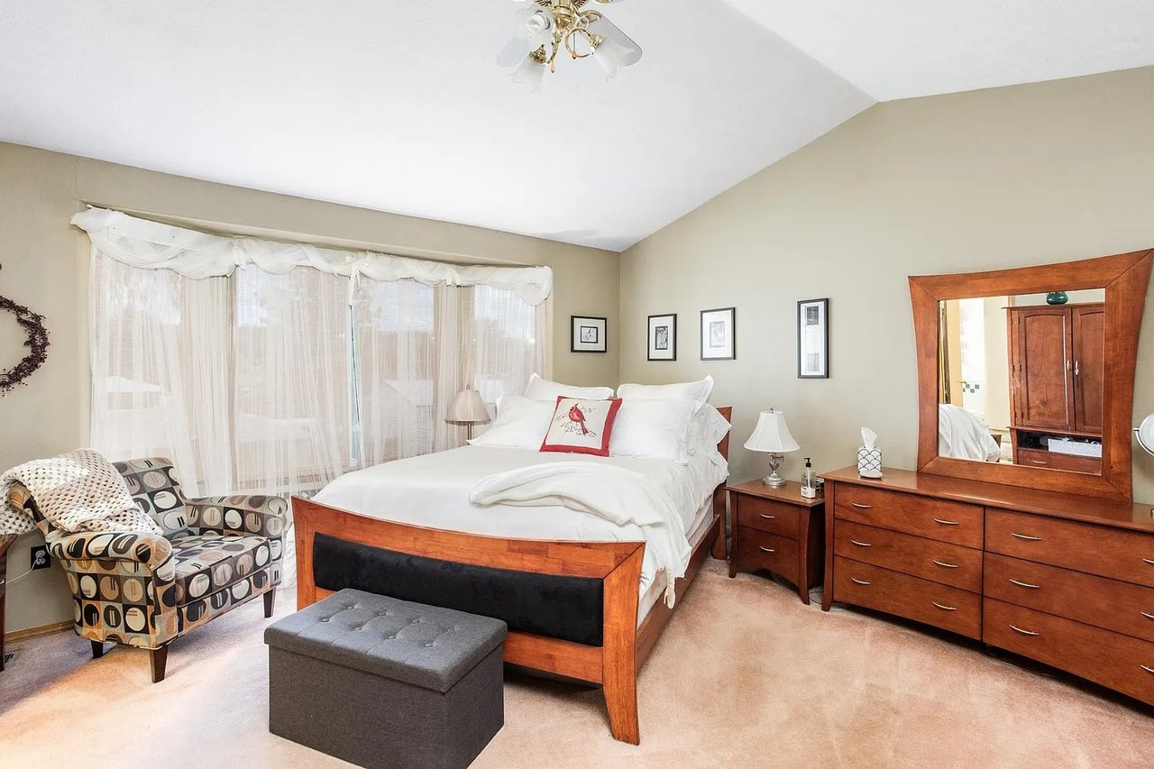 9706 N Ridgecrest Dr