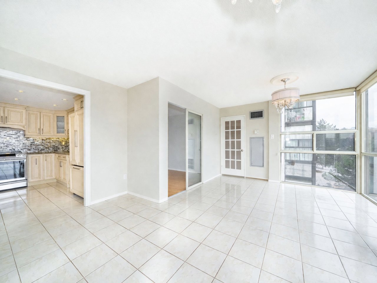 30 Harding Boulevard W, 404