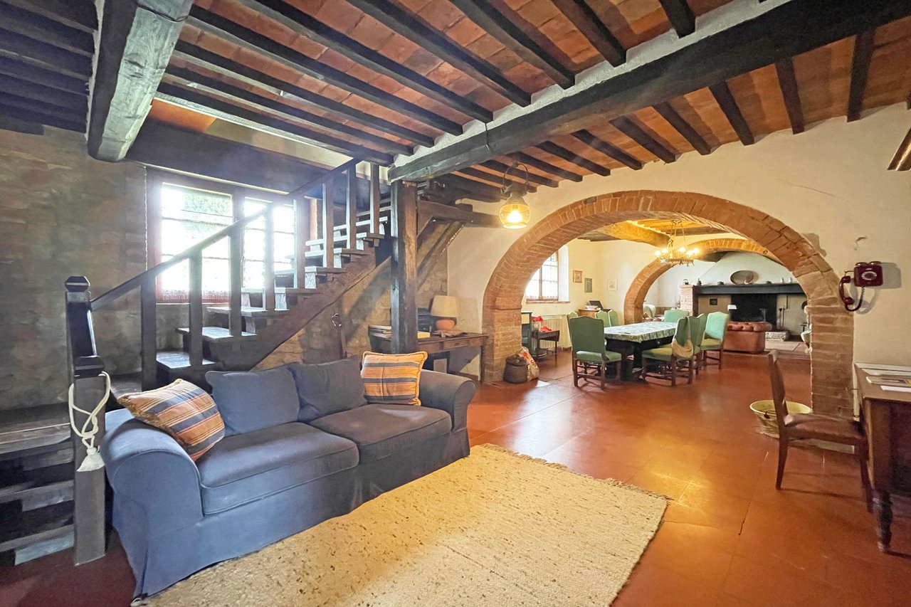 UNA FINESTRA SU PIENZA