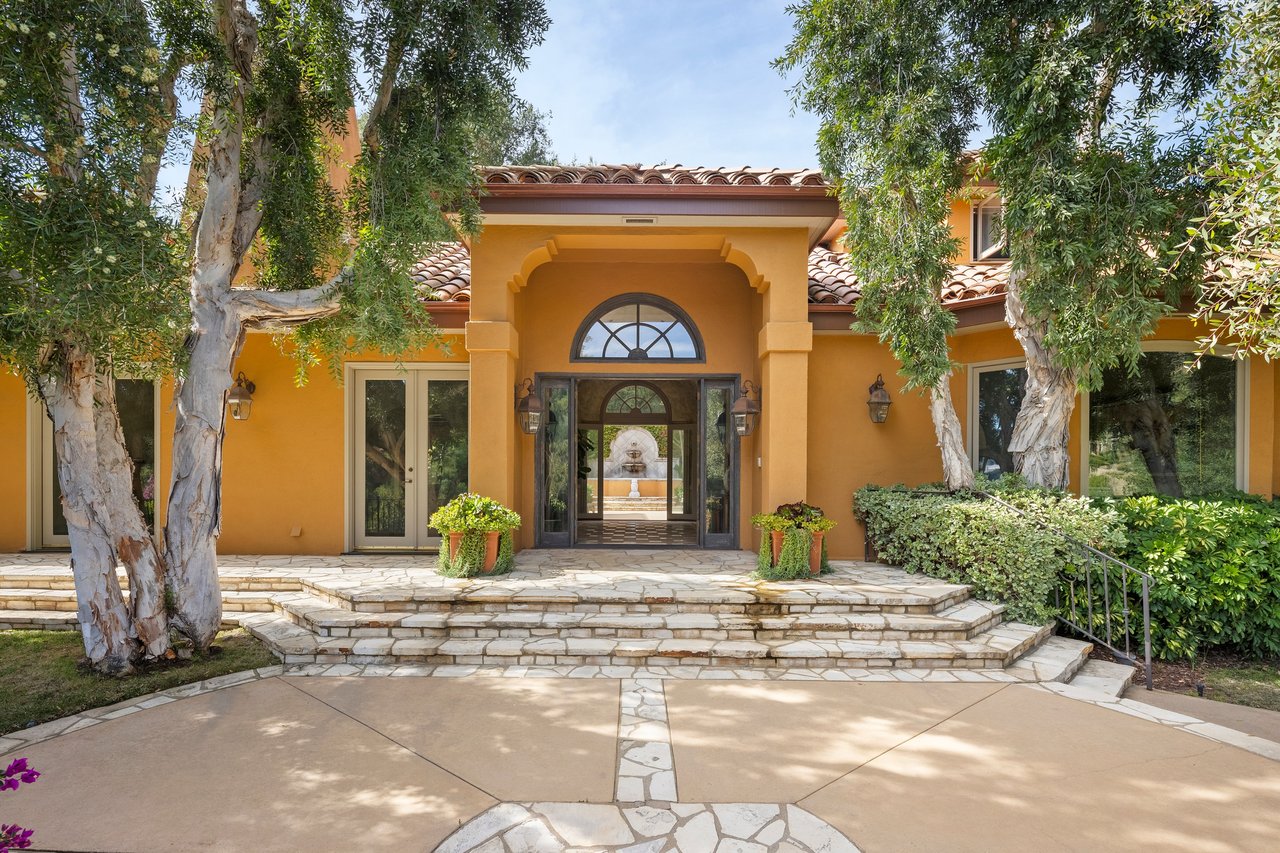 2719 Benedict Canyon Drive