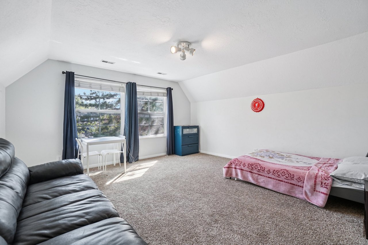 11343 S Clifford Cir