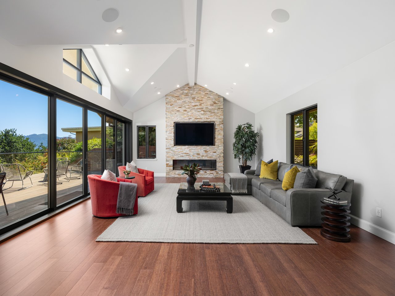 Stunning View Residence Built in 2015