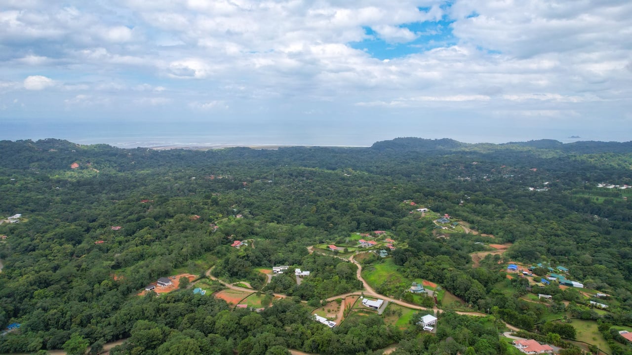 Private Modern Home in Ojochal, Costa Rica with Heated Saltwater Pool & Solar Backup