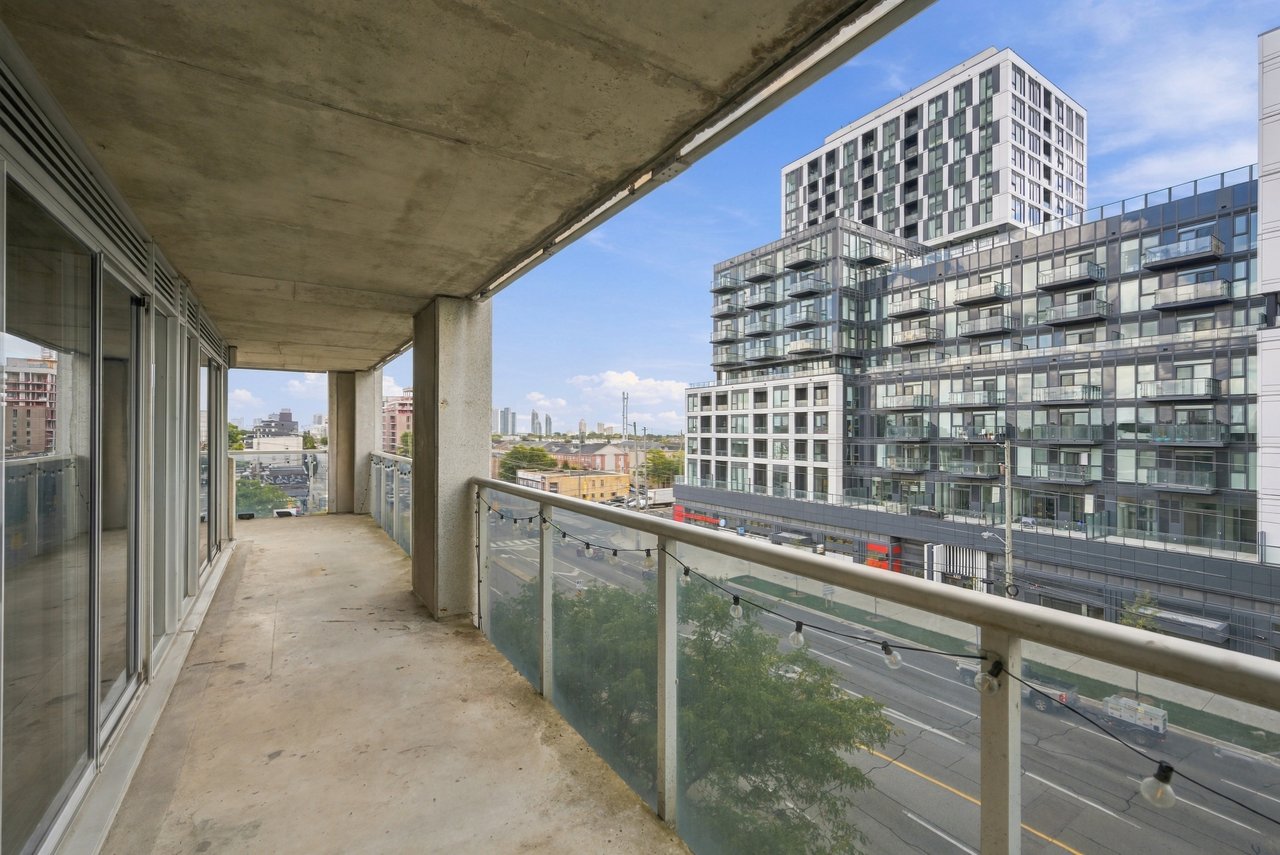 Immaculate 2 Bedroom Corner Unit