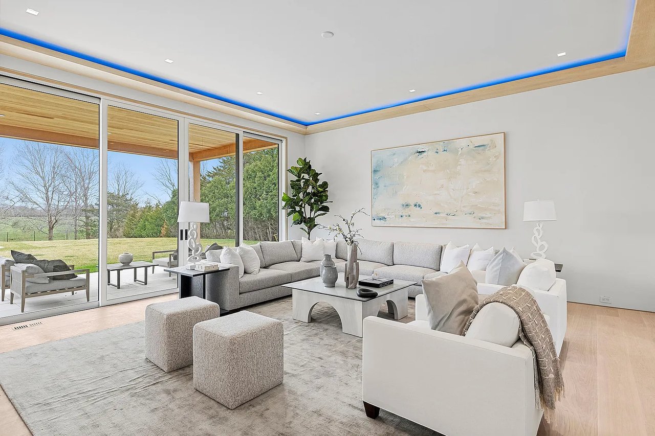 637 Halsey Ln - In Contract
