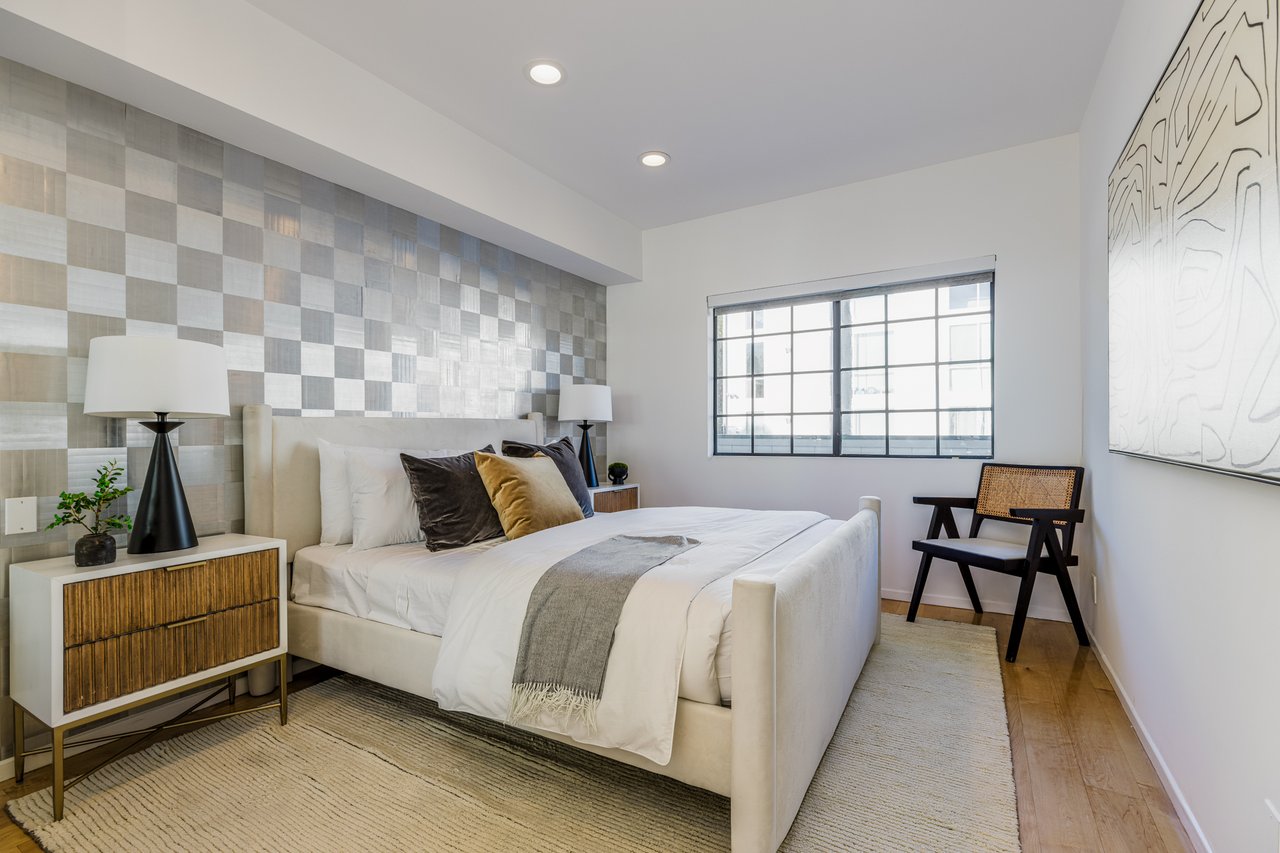 1133 N Clark St Unit: 303