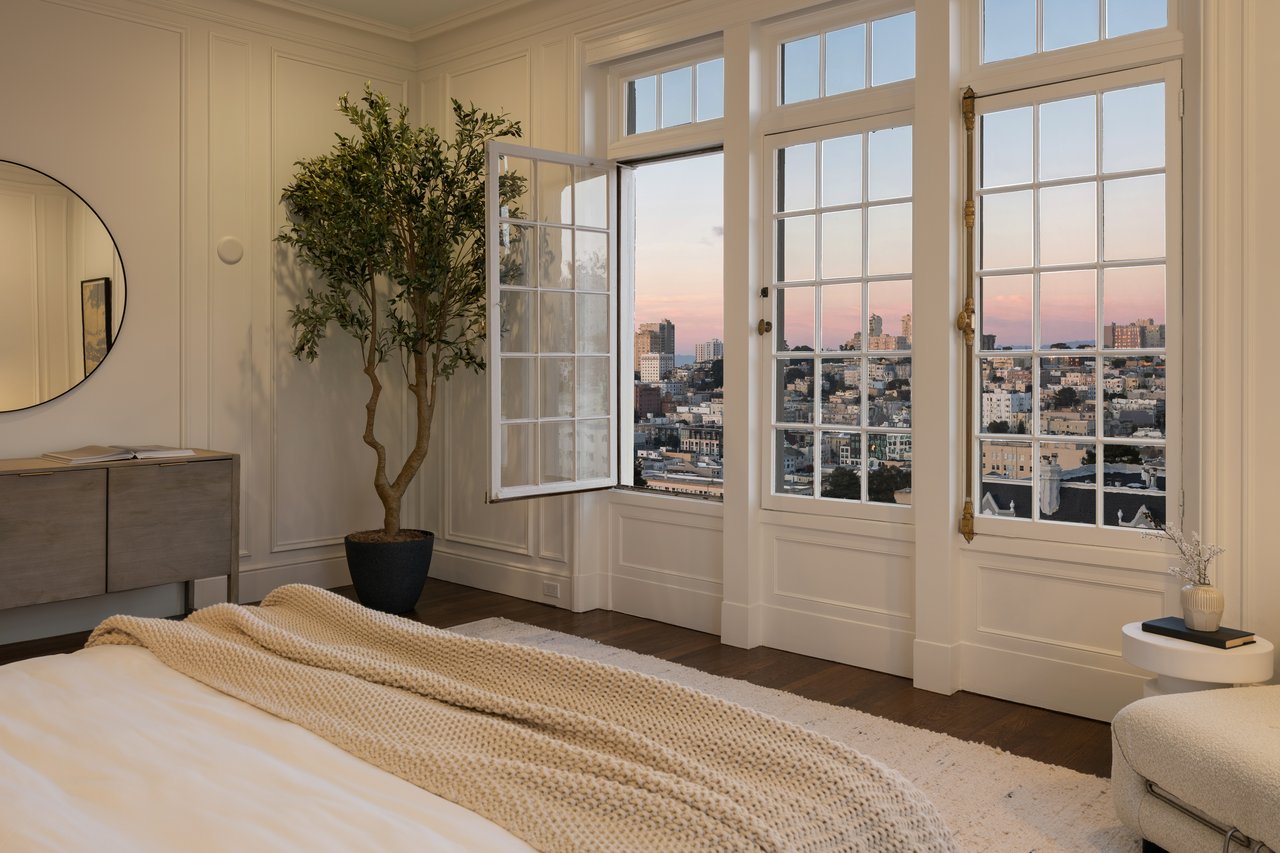 Majestic Pacific Heights View Apartment