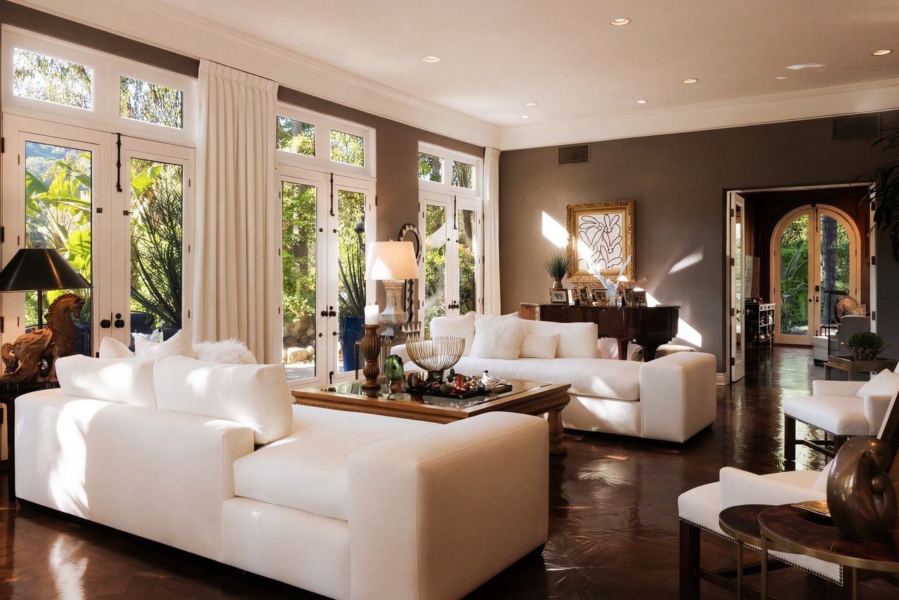 2700 Benedict Canyon Dr