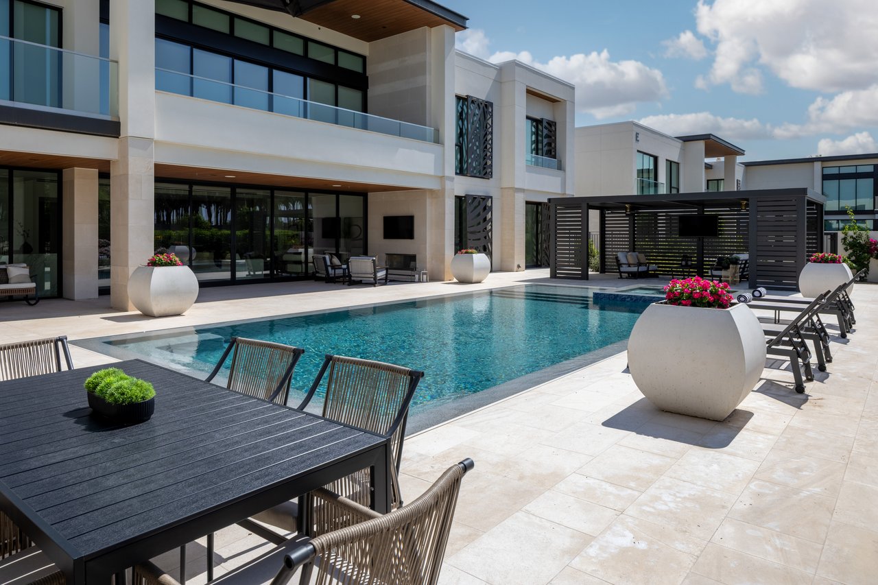 6587 N PALMERAIE Boulevard, 1050