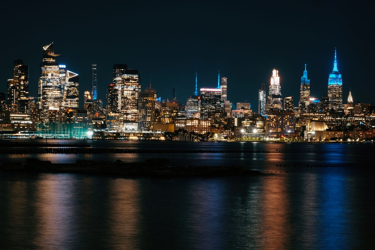 The Parviz Team works with Brazilian real estate professionals and international clients buying, selling, renting, and investing in New York City.