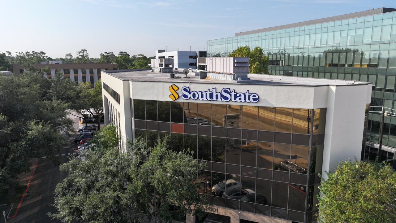 Hedwig Plaza - 9601 Katy Freeway