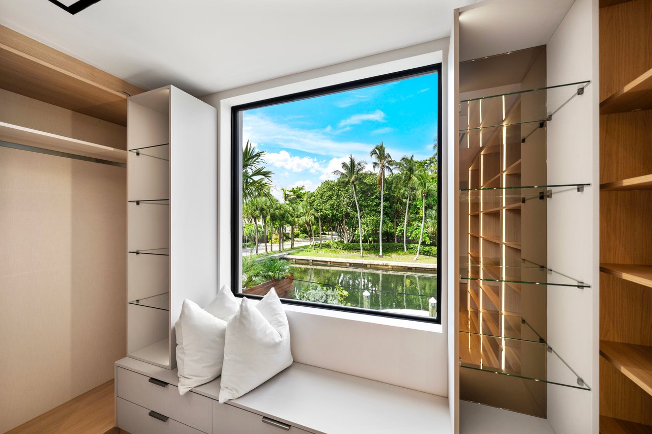 1815 Fairhaven Pl, Miami