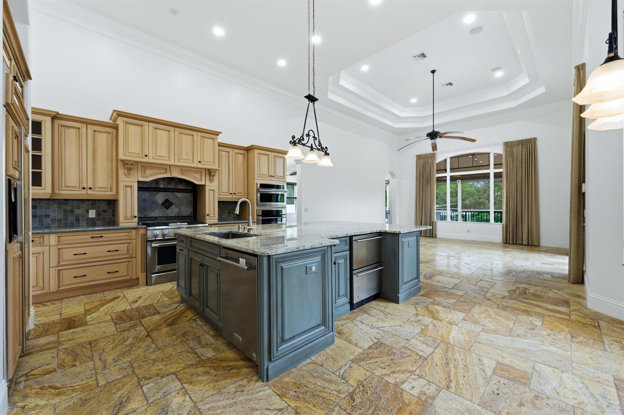  608 Inlet Rd