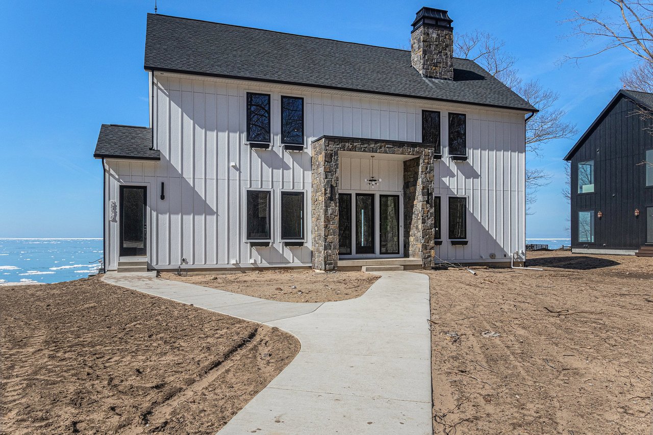 2578 2576, 2572 Lakeshore Drive