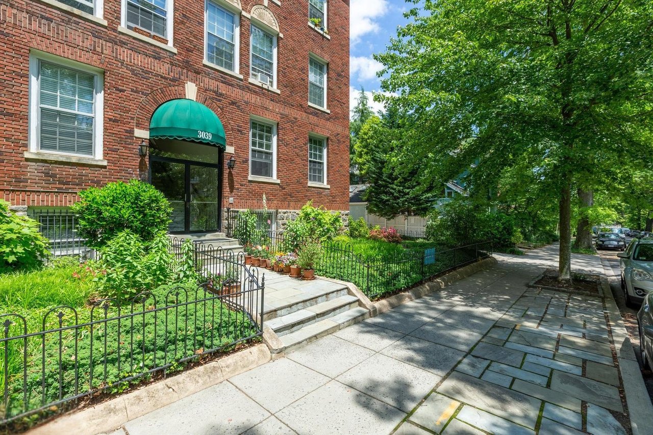 3039 Macomb St NW, Unit 18