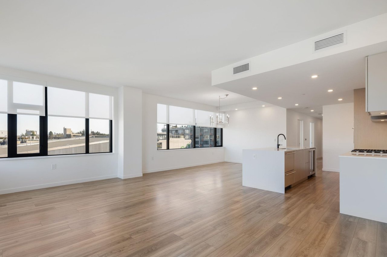801-210 E 5th Ave