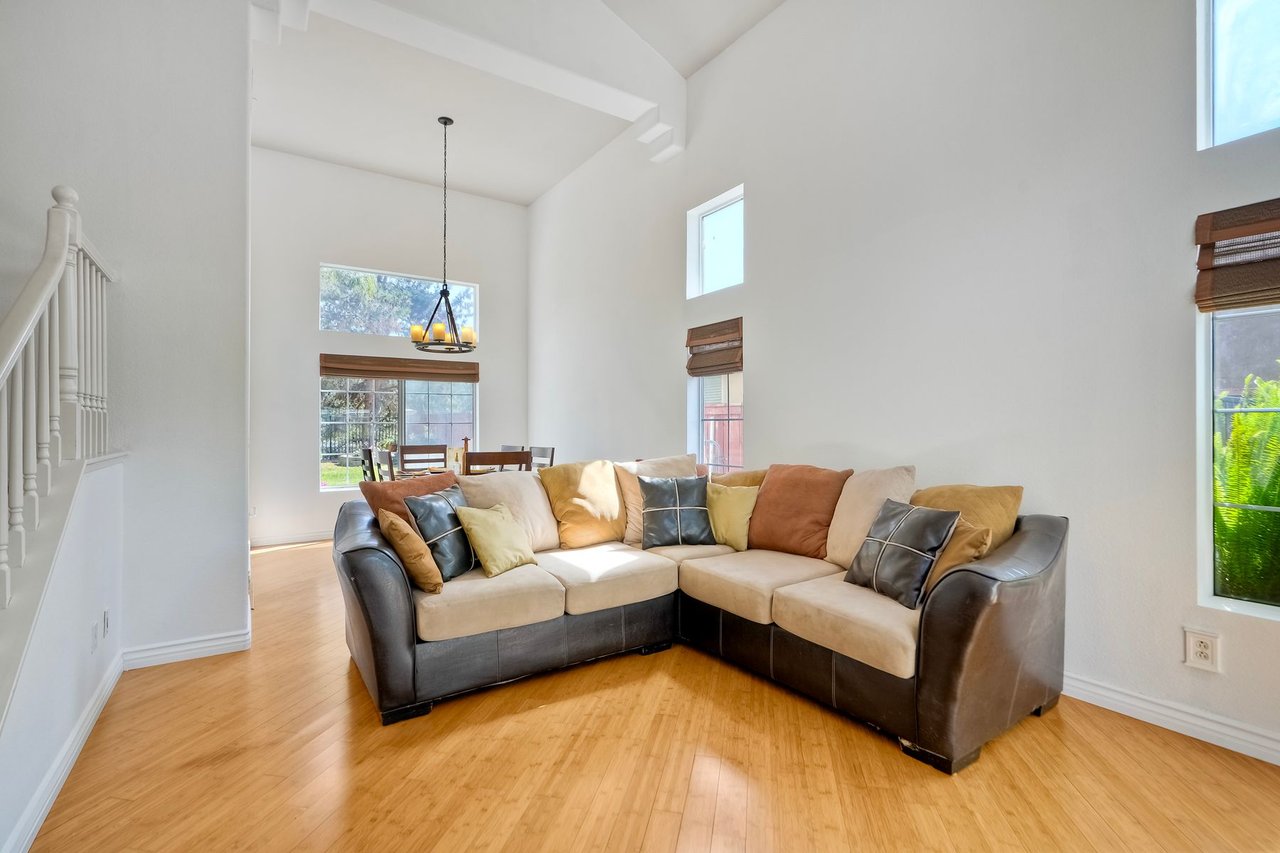 1025 Honeysuckle Dr