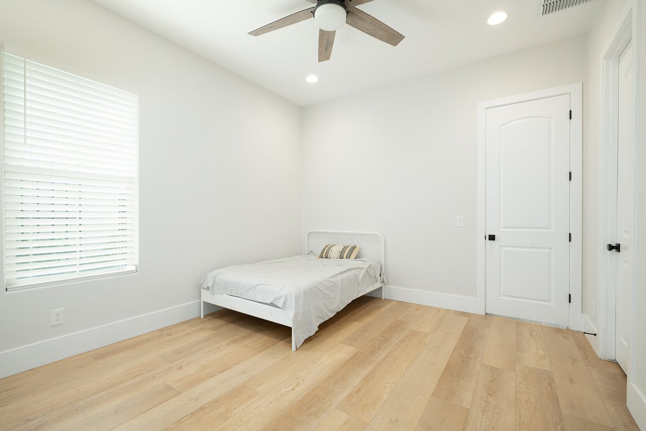 5537 E VIA CABALLO BLANCO