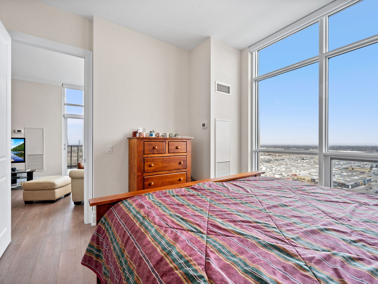 9075 Jane Street Unit: PH08