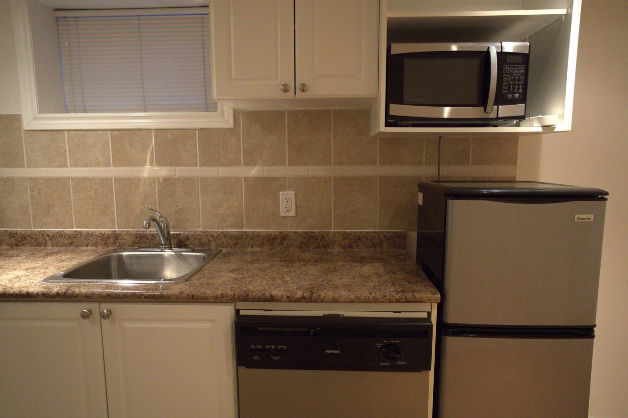 Baby Point Basement 1 Bedroom Unit 