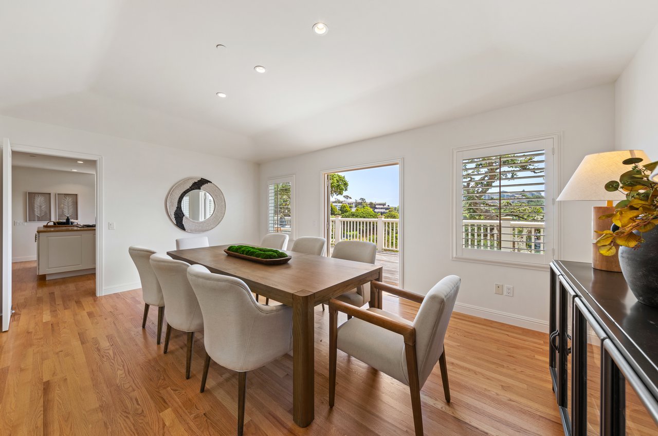 Picturesque and Private View Residence