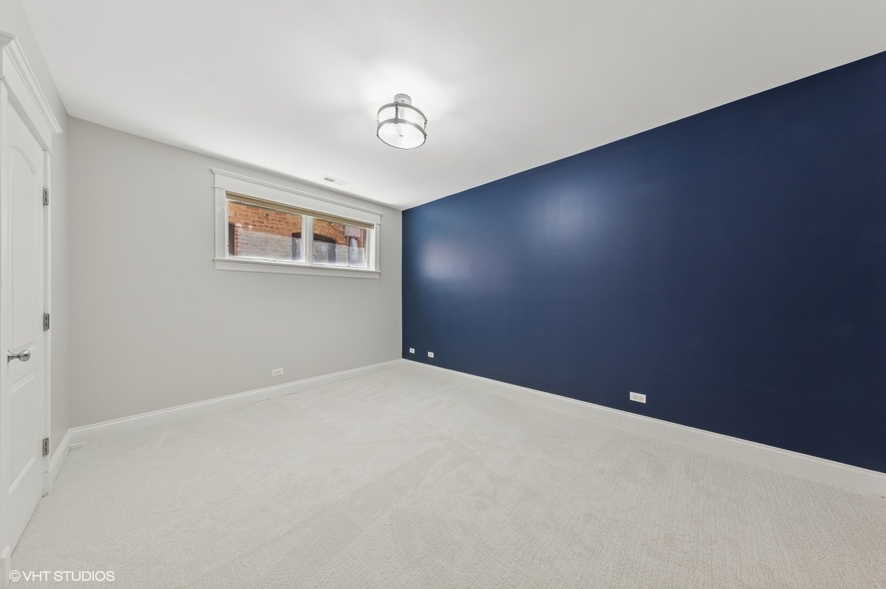 1244 W Cornelia Unit 1 
