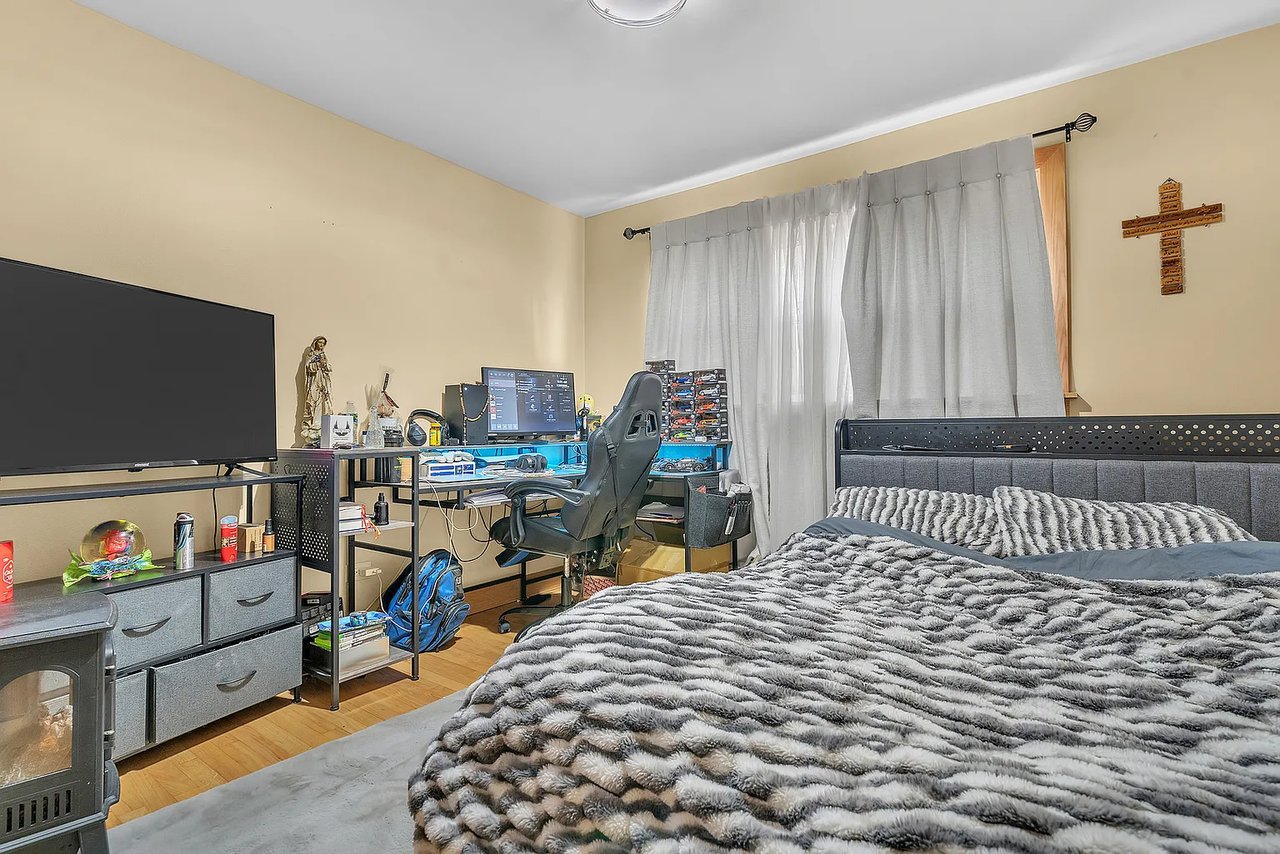 6048 W 79th Street, Burbank, IL