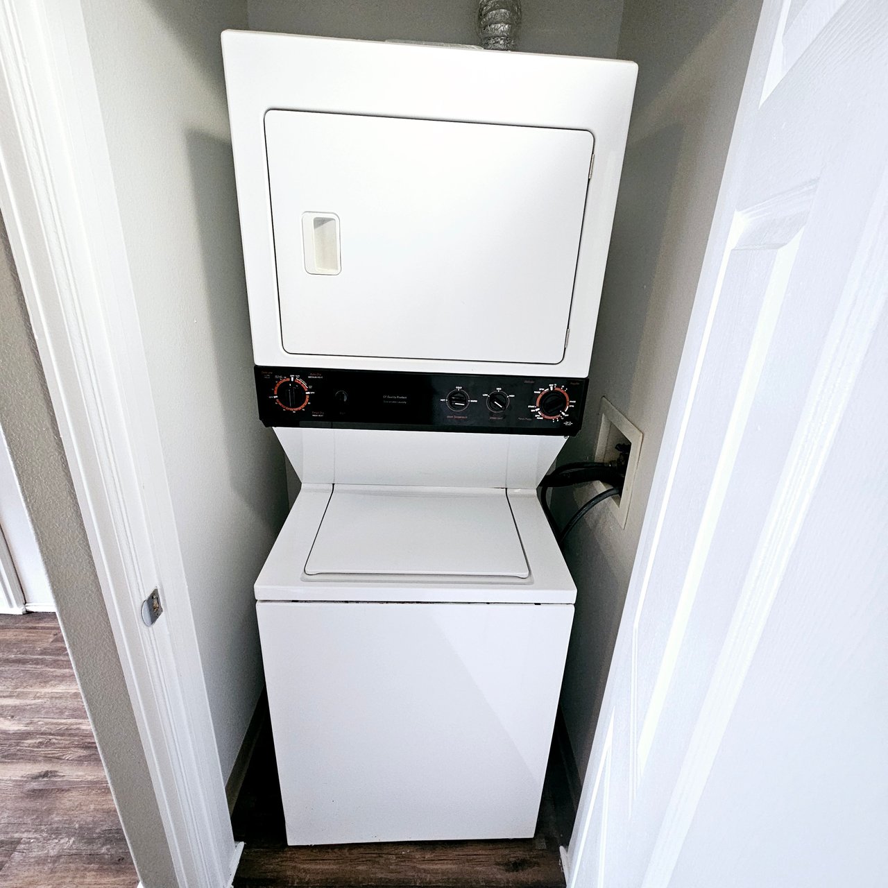 Studio 1 Bath Apartment with Garage included 