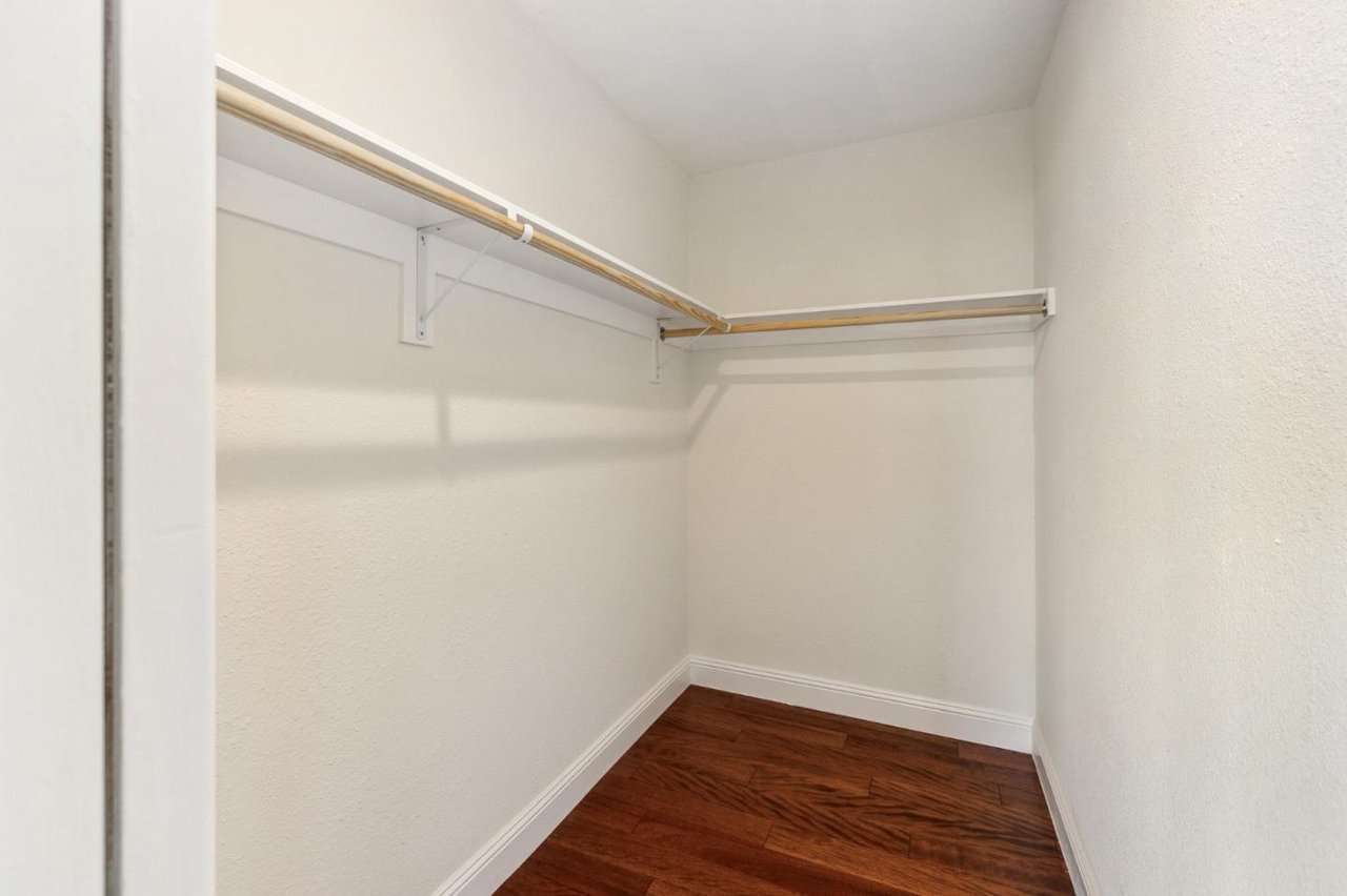 1829 Loyola Dr