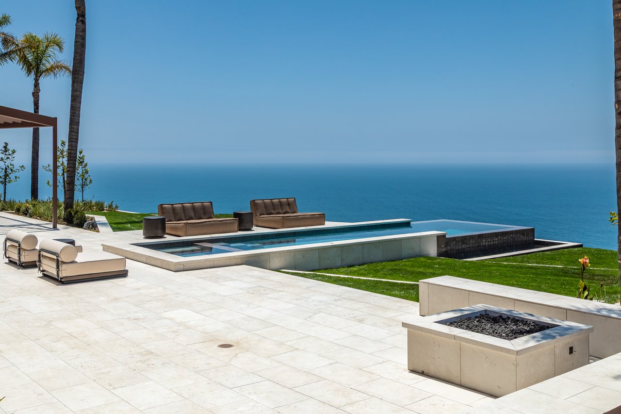 4346 Avenida De La Encinal