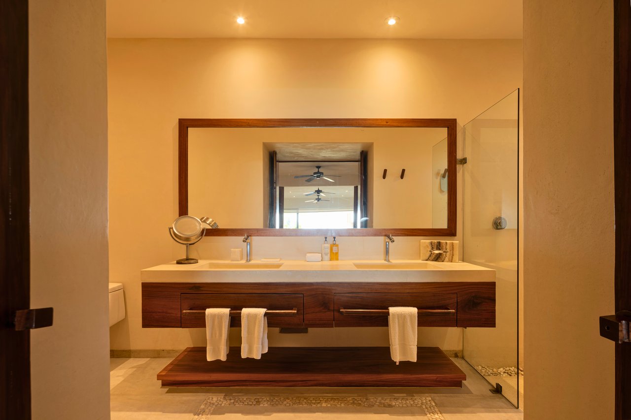 Marea Beachfront Villas H43