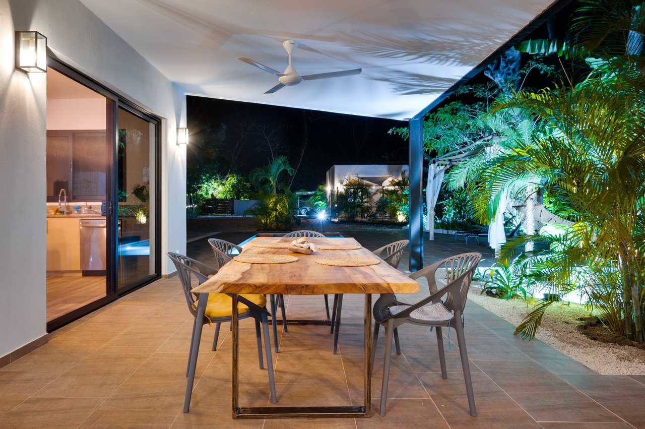 V-Jungla Cecile Refundores | Spacious Modern Villa with Pool, Guest House & Tropical Garden Near Tamarindo Beach