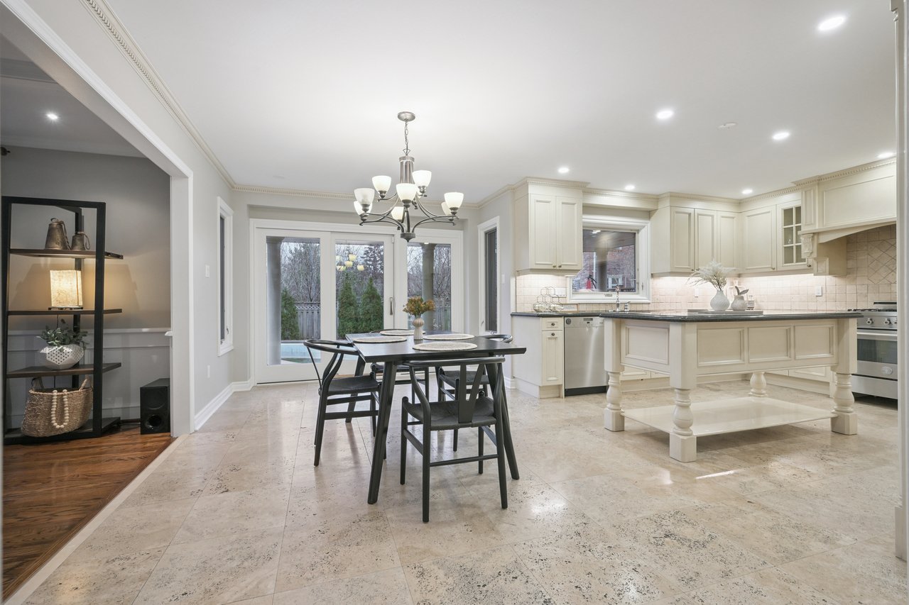 Prestigious Glen Abbey living with a backyard made for summer