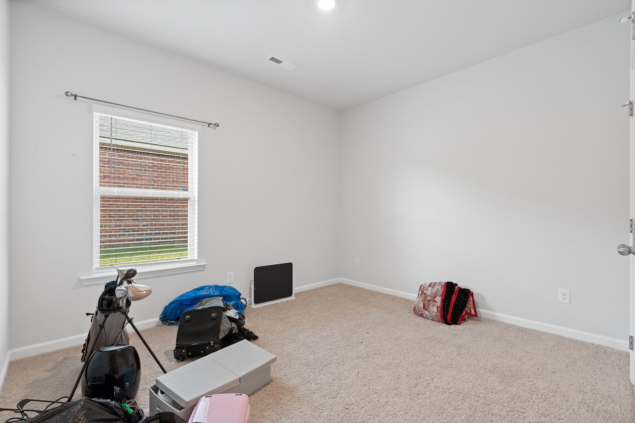 Spacious 4-Bed with 3-Car Garage & Prime Location Near Hwy 72