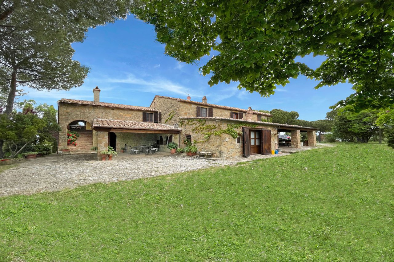 UNA FINESTRA SU PIENZA