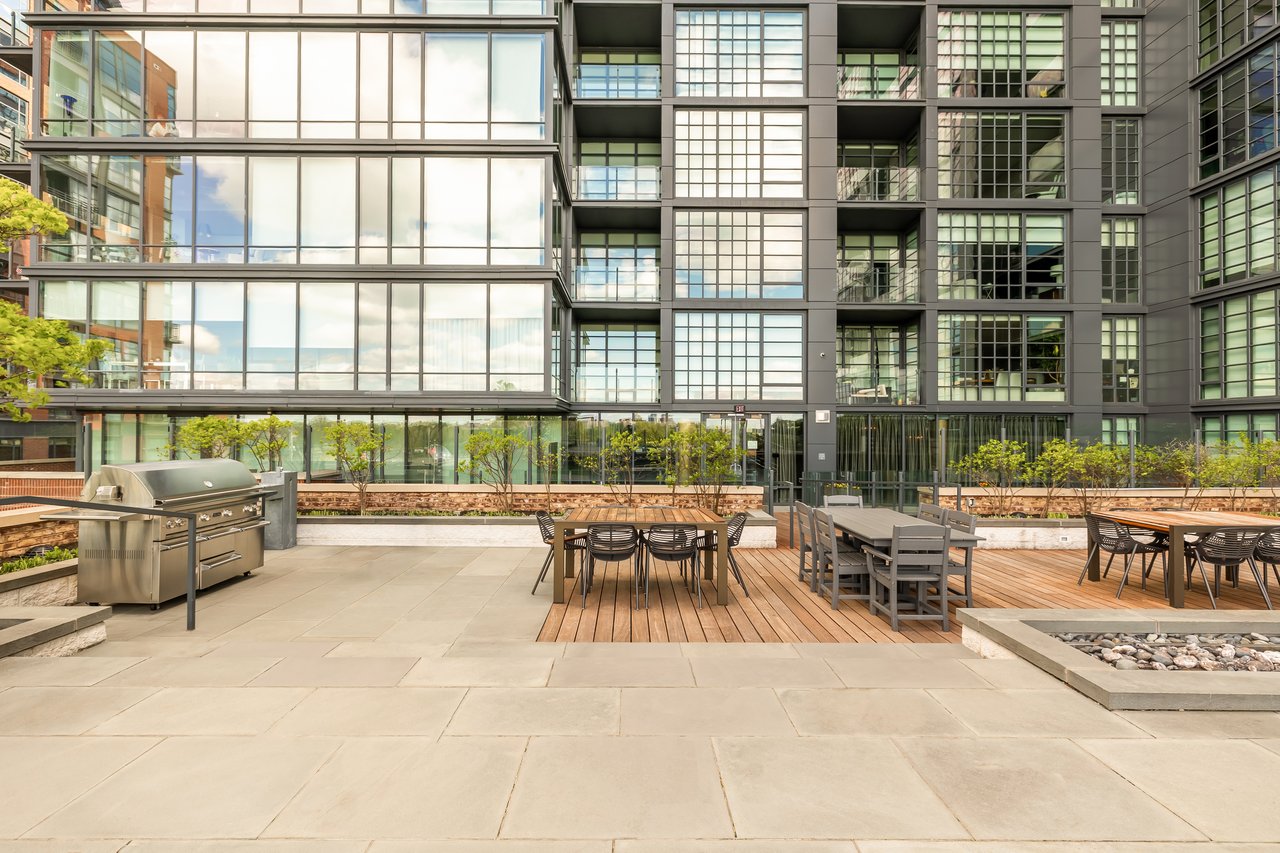 45 Sutton Square SW #306