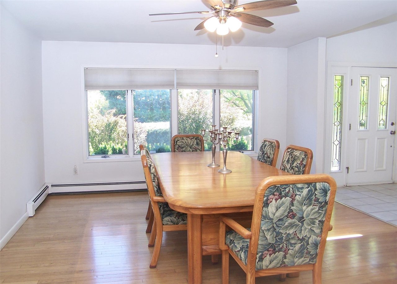 220 Bellport Ave