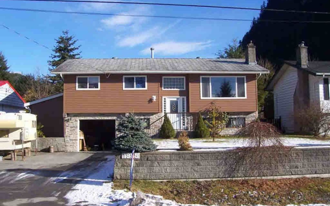 1995 Spruce Dr