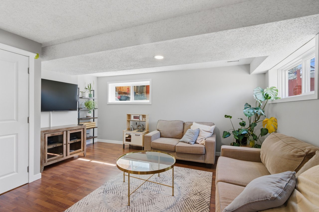 559 Deerpath Court SE