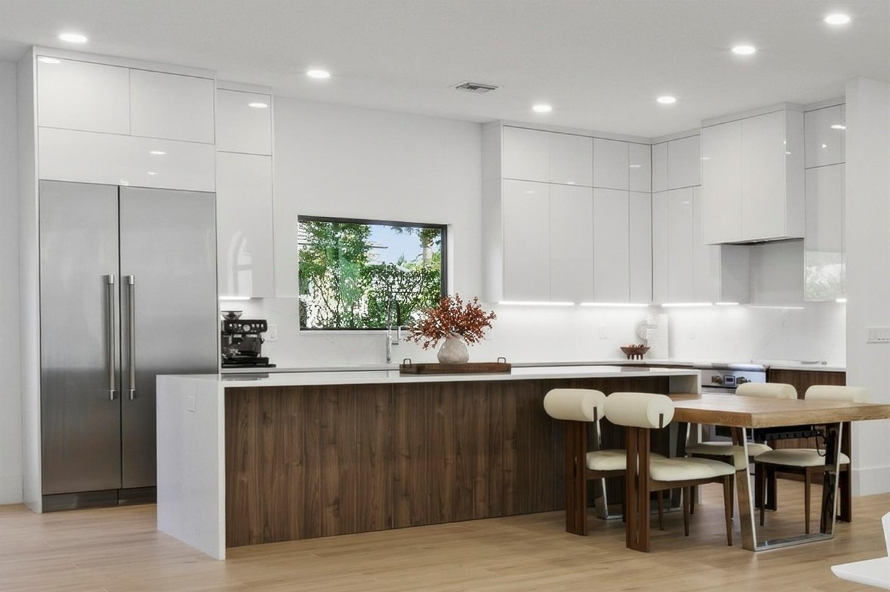 2557 Seminole Circle