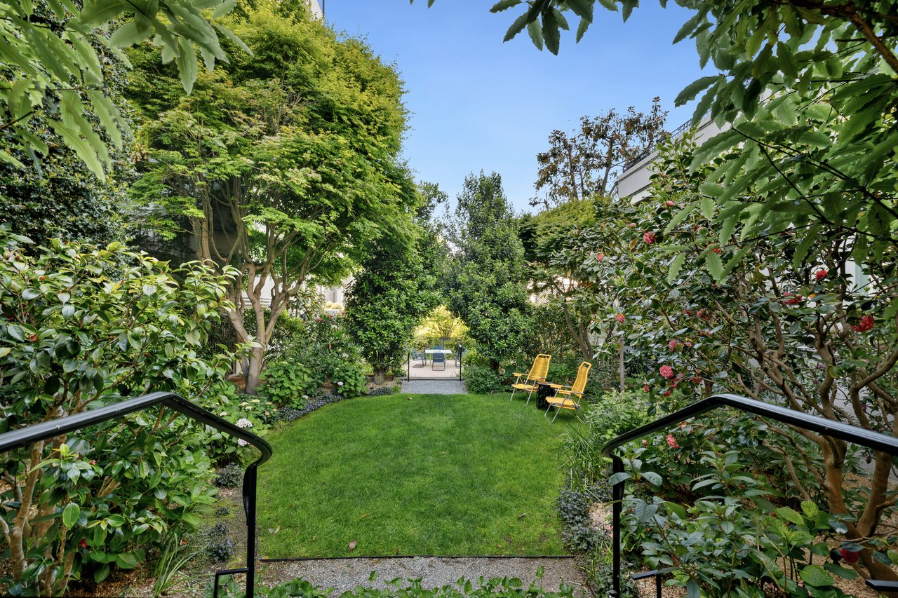 Majestic Pacific Heights View Apartment