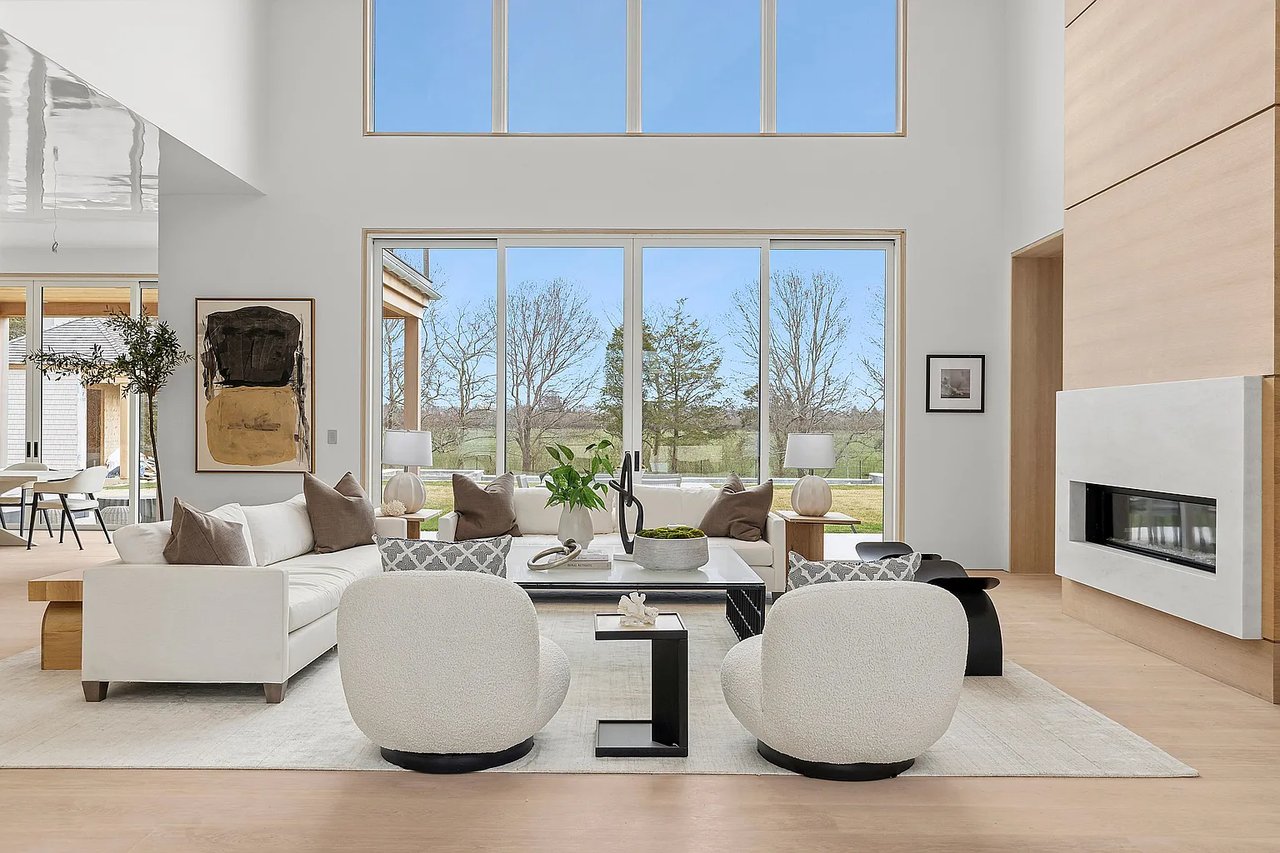 637 Halsey Ln - In Contract