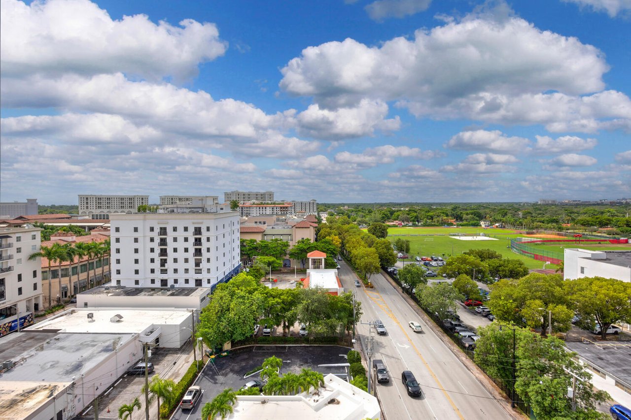 Exceptional Lower Penthouse Corner Unit in The City Beautiful