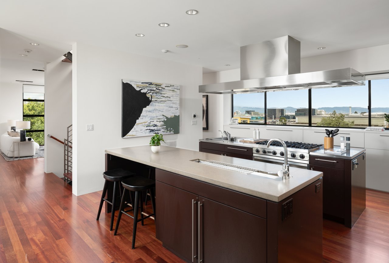 An Urban Compound for Life in Motion
