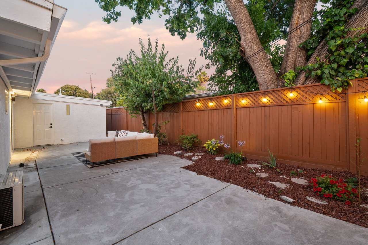 850 Las Palmas Drive