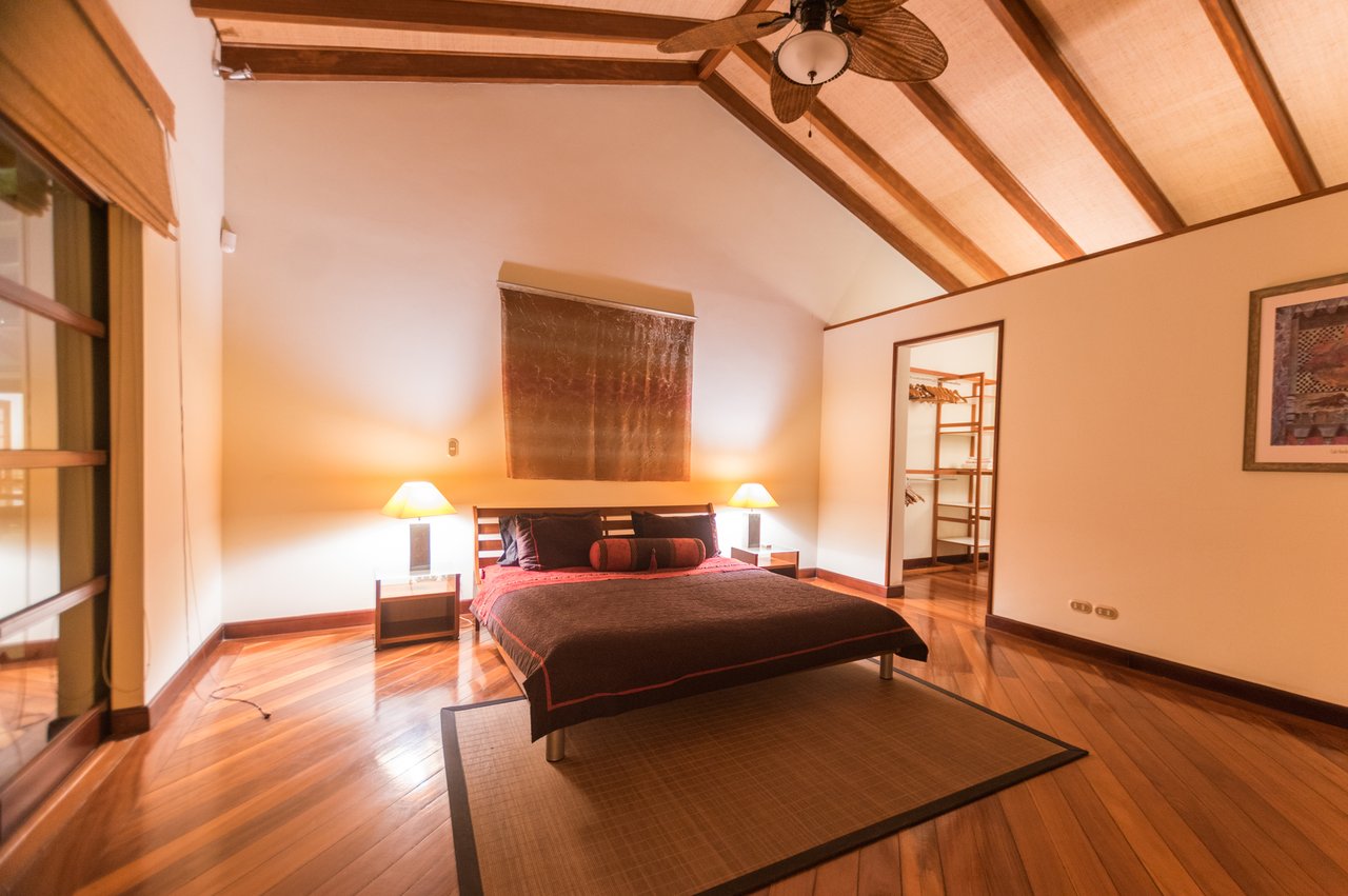 Luxuary Multi-Family Mansion