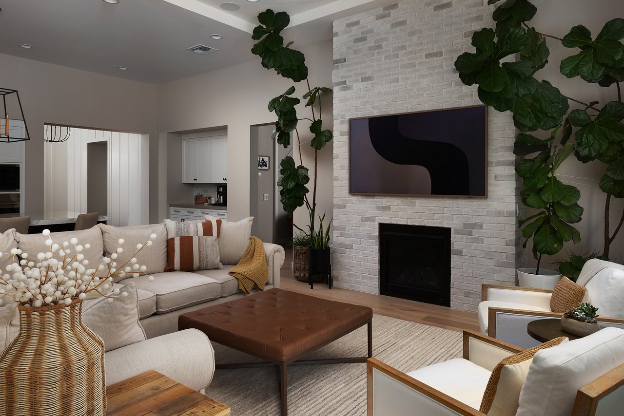 3405 E BLOOMFIELD Parkway