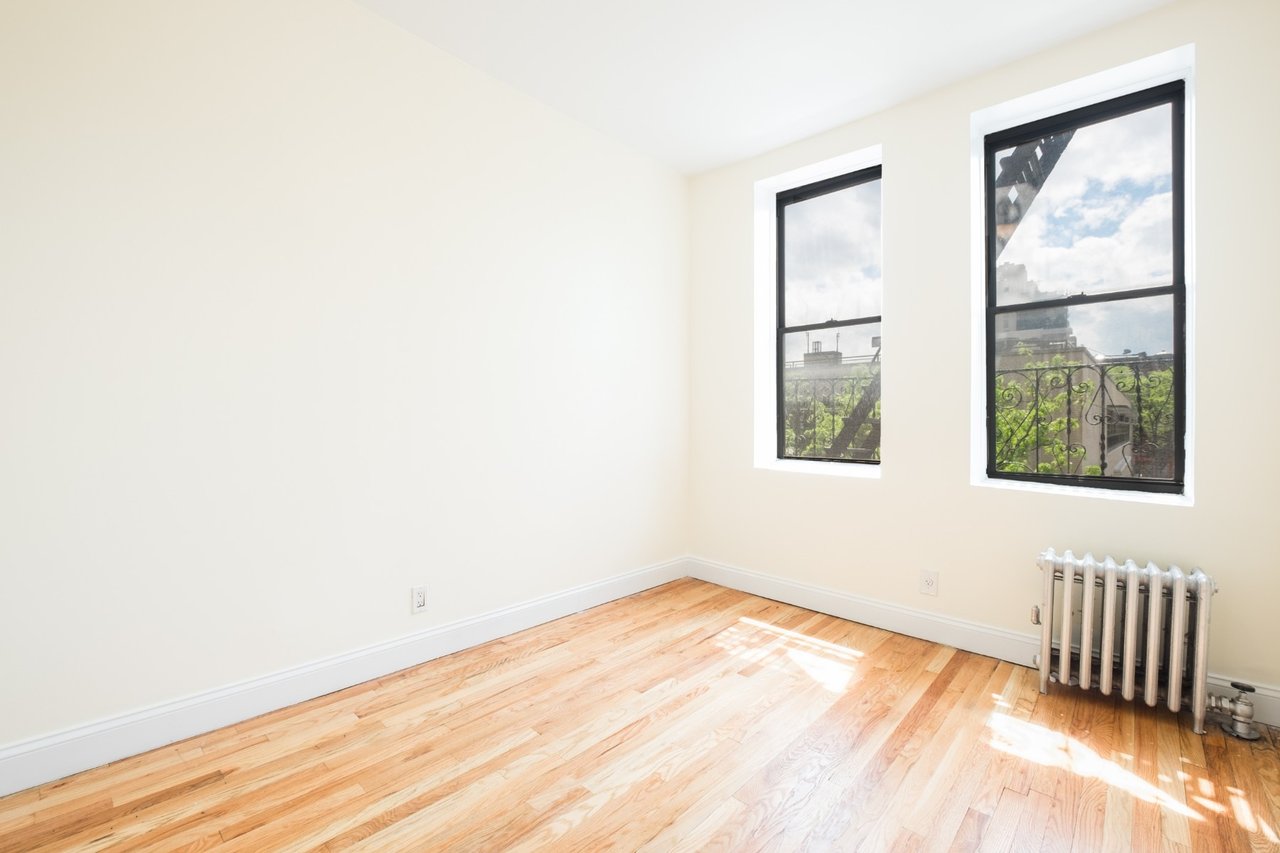 339 East 12th Street Unit: 15