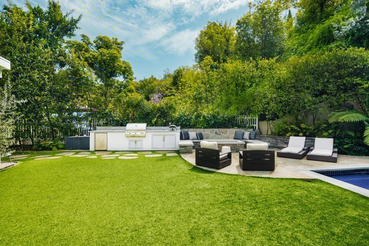 2435 Mandeville Canyon Rd 