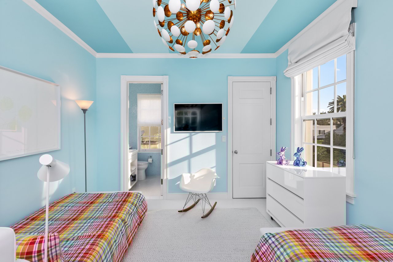 Georgian Waterfront Mansion on Everglades Island